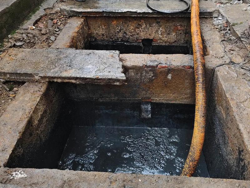 石埠桥清理化粪池